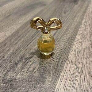 White Diamonds Elizabeth Taylor 0.12 Fl.
Oz 1.7 ml Perfume travel purse size